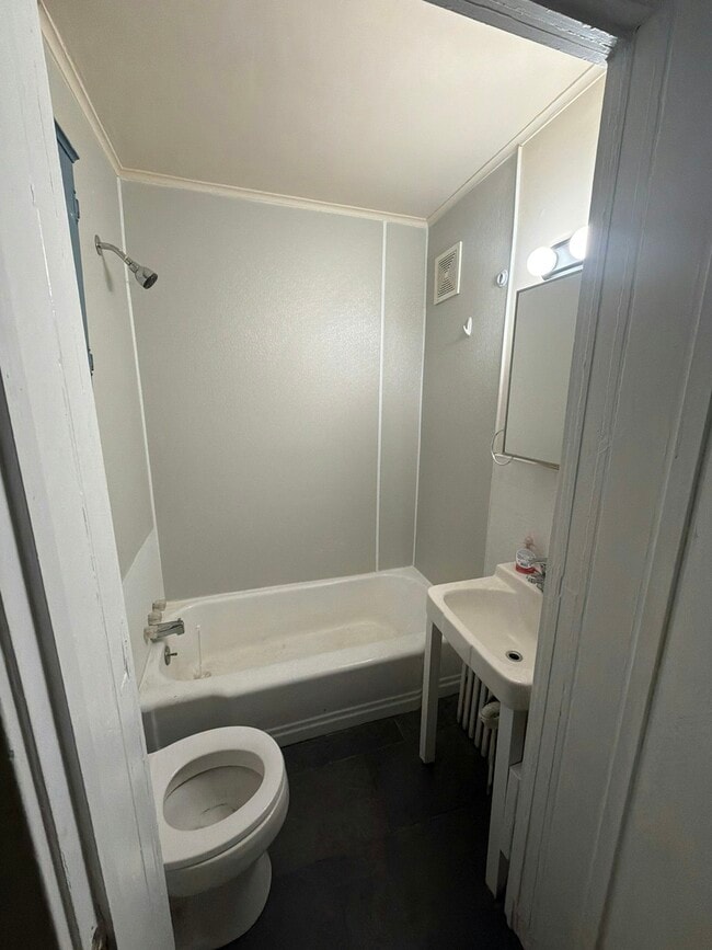 Building Photo - 3 W 4th St