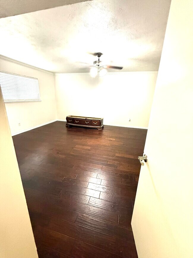 Building Photo - 5024 Middleton Cir