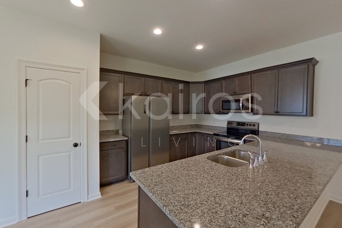 Building Photo - 121 Salvat Dr