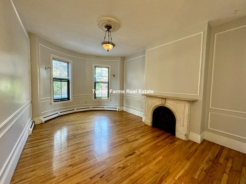 Building Photo - 95 E Brookline St