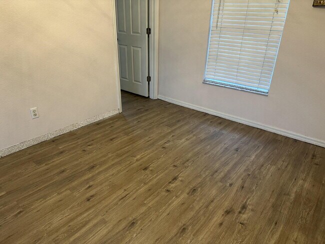 Building Photo - You'll love this charming 3/2/2 home in th...