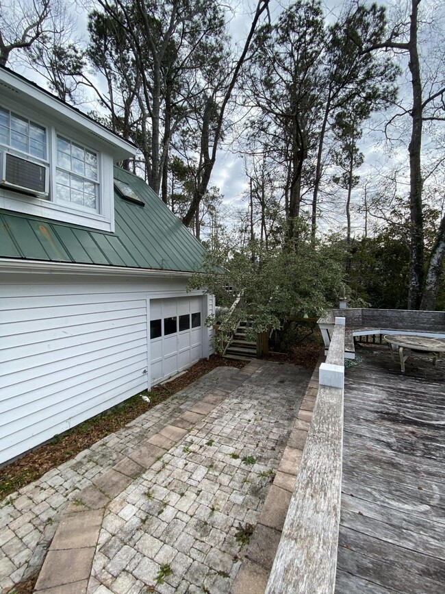 Building Photo - 247 Beech St