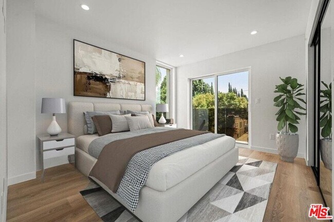 Building Photo - 2001 Vista Del Mar Ave