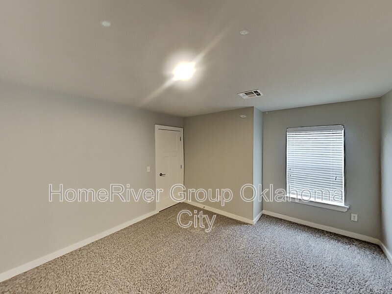Building Photo - 17604 Hampton Park Dr