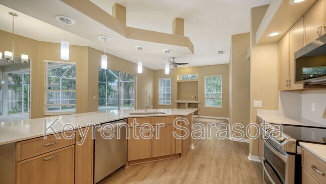 Building Photo - 6219 Aventura Dr