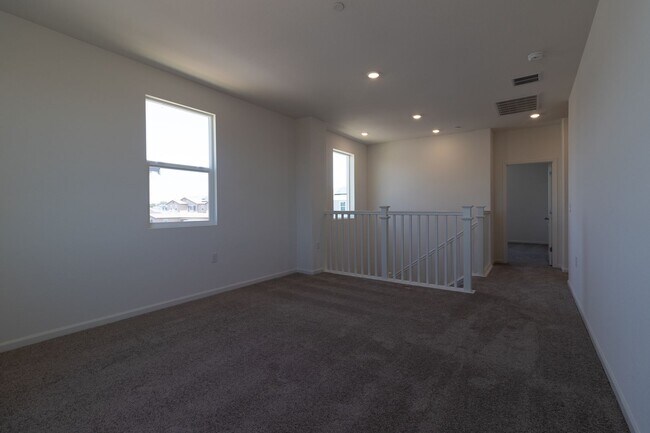 Building Photo - Stunning new home for rent in Manteca!