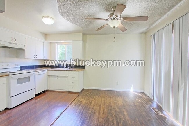 Building Photo - 2 Bed, 1 Bath Duplex Unit in Rose Village