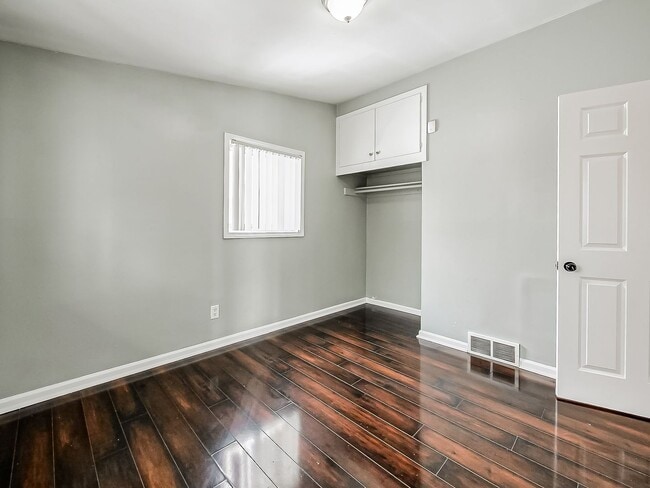 Building Photo - AVAILABLE NOW! Spacious 3-Bedroom Home with Functional Layout in Pontiac