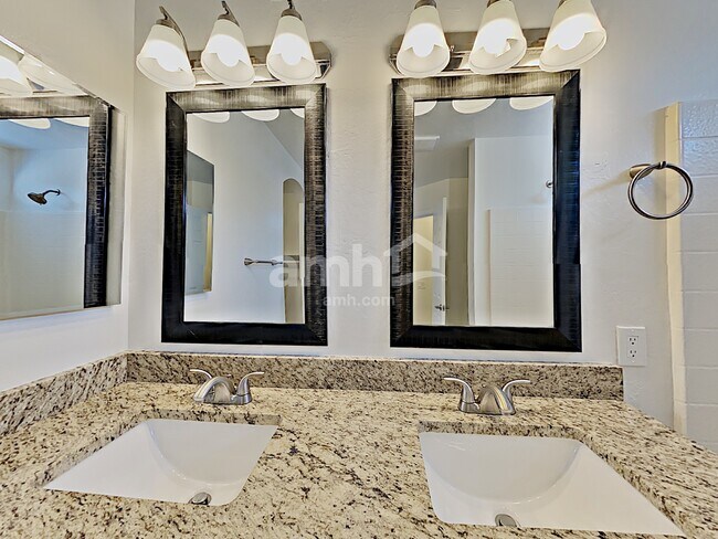 Building Photo - 10525 W Hughes Dr