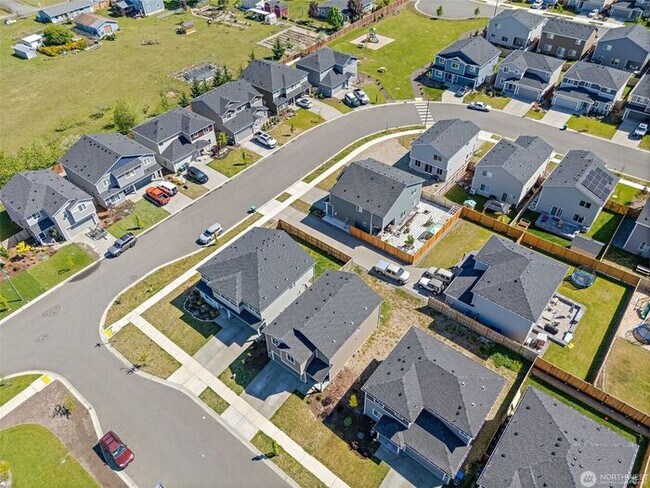 Building Photo - AVAILABLE NOW August FREE Yelm home builit...
