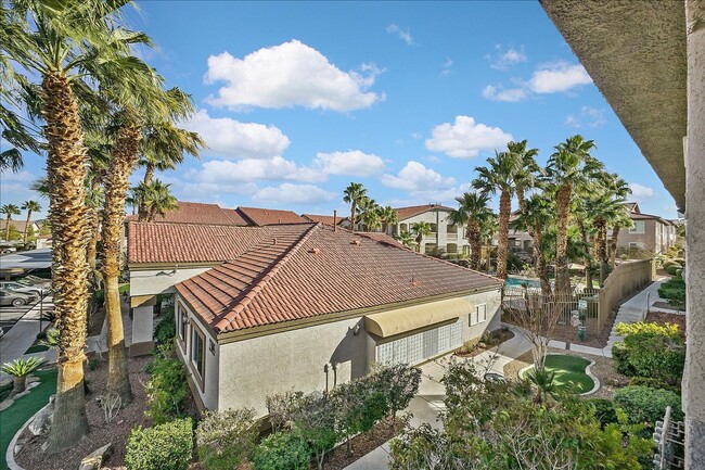 Building Photo - Gorgeous 2 Story Condo in Henderson with S...