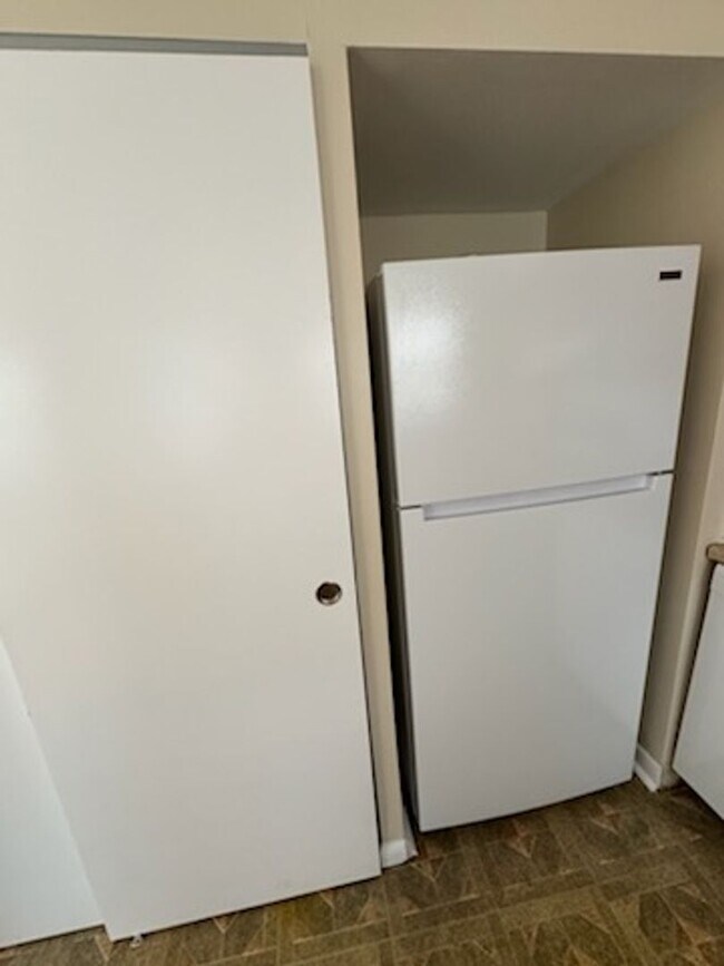 Building Photo - POM1857