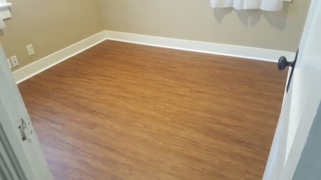 Building Photo - 1126 Nelson St