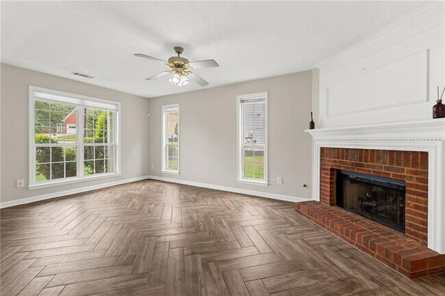 Building Photo - 370 Manor Glen Dr