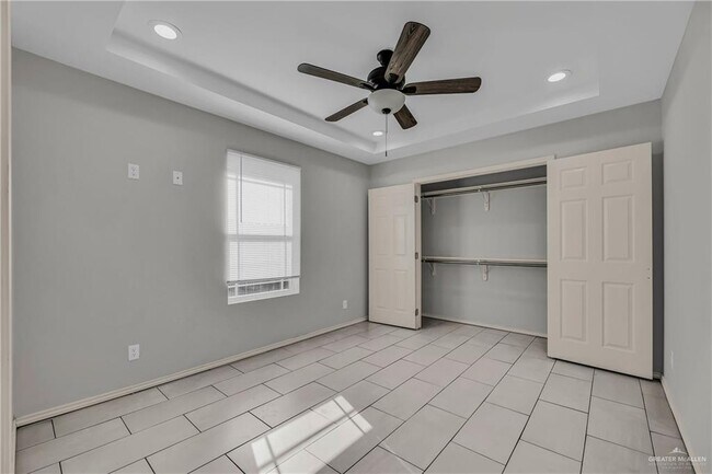 Building Photo - 706 Thompson Rd