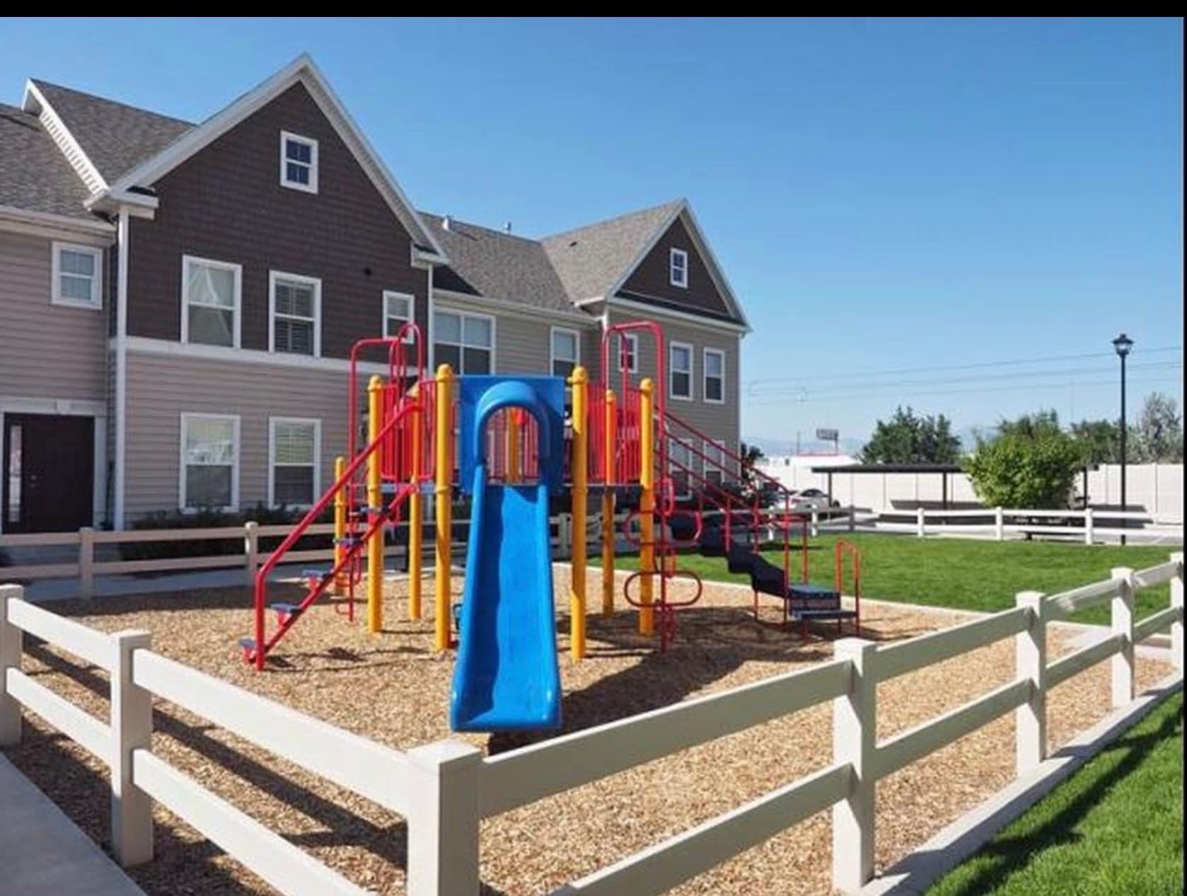 Building Photo - 181 W Carrick Dr