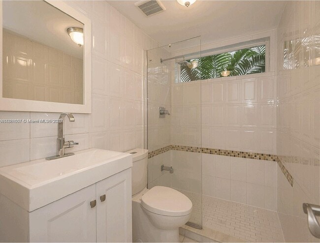 Building Photo - 4000 Alhambra Cir
