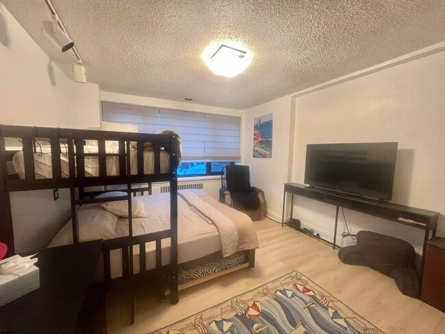 Building Photo - 101 S Raleigh Ave