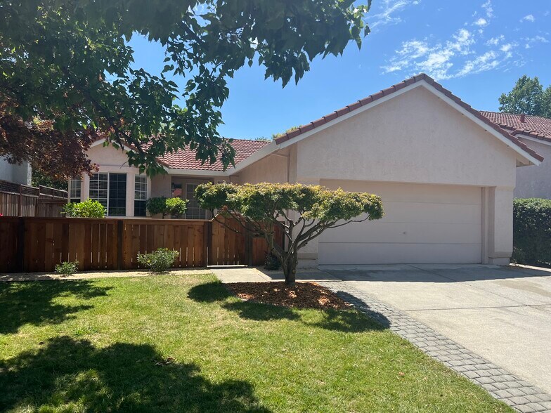 Primary Photo - 206 Cayetano Dr