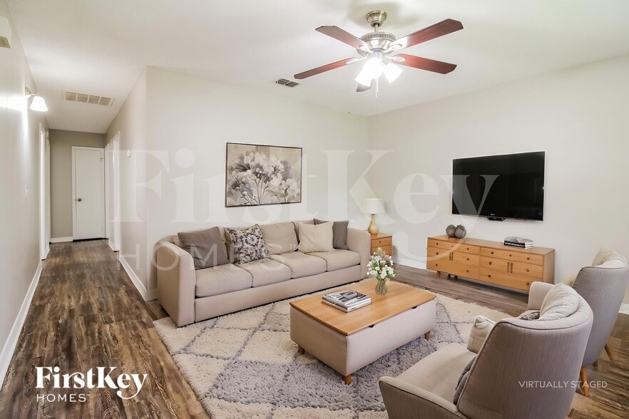Building Photo - 7742 Club Duclay Dr