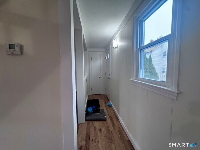 Building Photo - 85 Ivy St