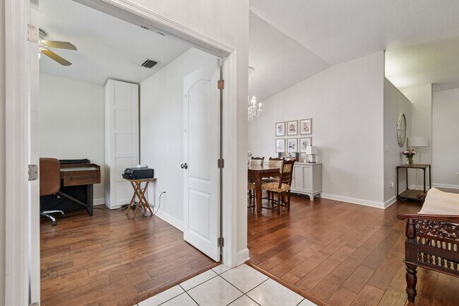 Building Photo - Tuscanny Street