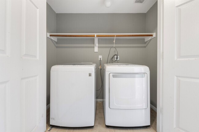 Building Photo - 6706 Portuguese Bend Dr