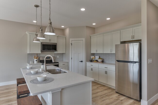 Building Photo - 625 Layne Dr