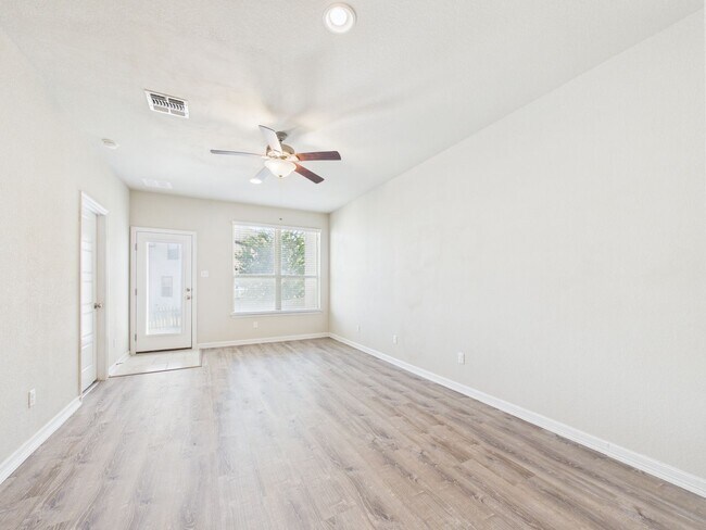 Building Photo - 2505 Meyer Cv