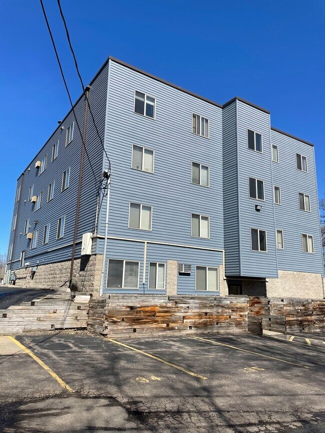 Building Photo - 520 14th St S