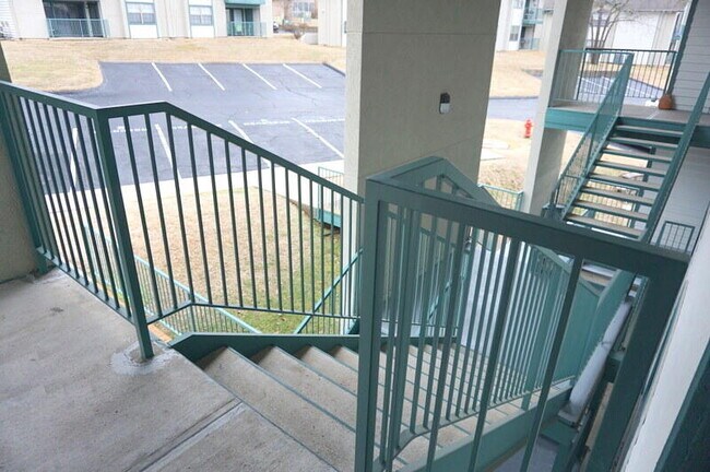 Building Photo - 2700 Green Mountain Dr