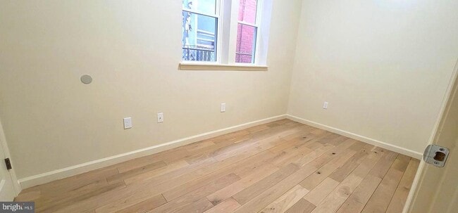 Building Photo - 1219 W Silver St