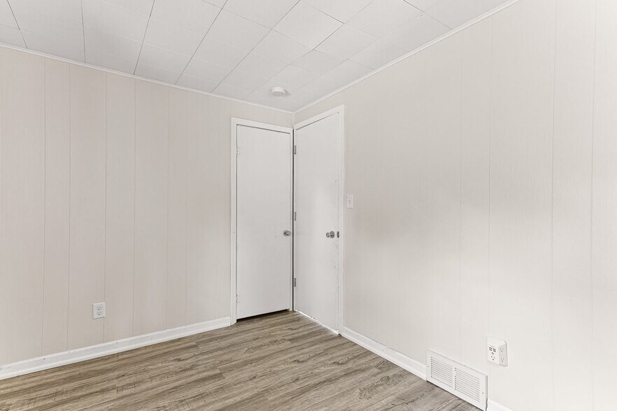 Building Photo - 2550 Loon Lake Rd