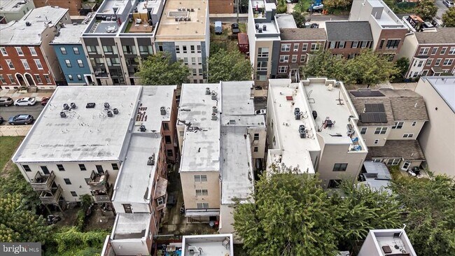 Building Photo - 1325 N Franklin St