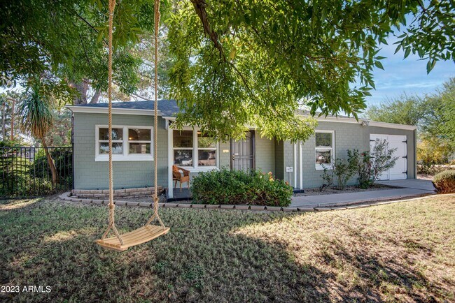 Building Photo - 1301 W Glenrosa Ave