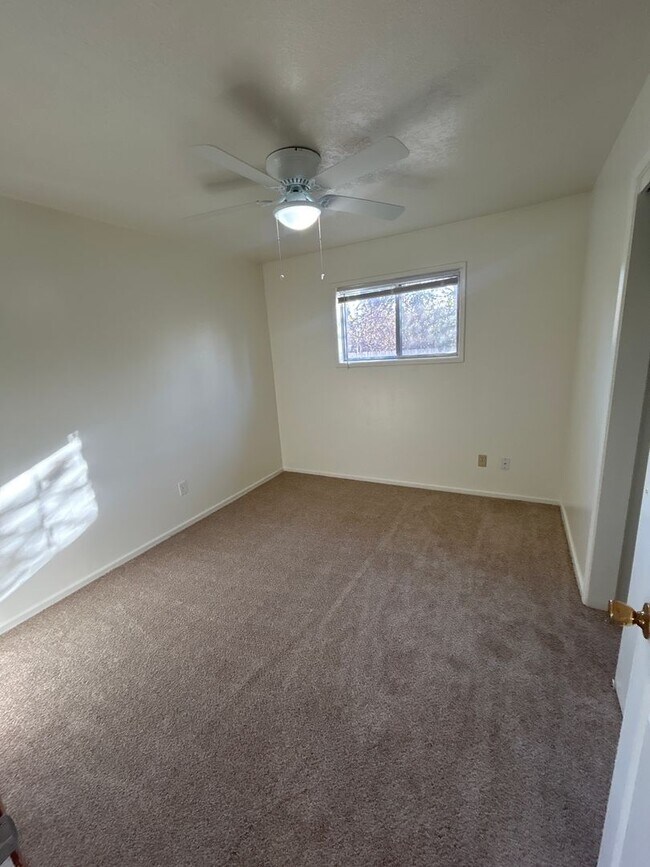 Building Photo - 3 Bedroom 1 Bath House Country Feel with City Access!