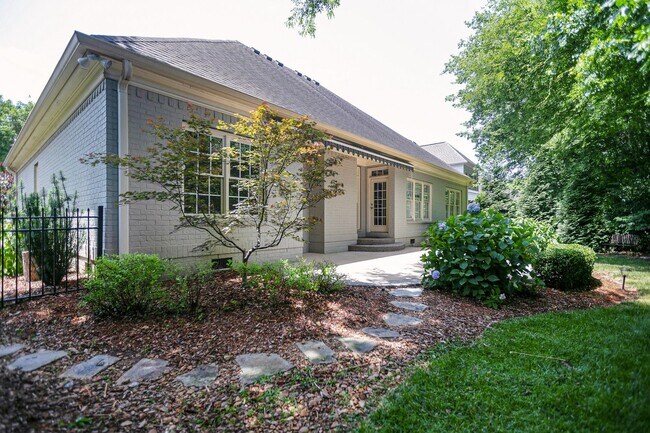 Building Photo - Beautiful Home in Willow Springs Just Minutes to Downtown Franklin