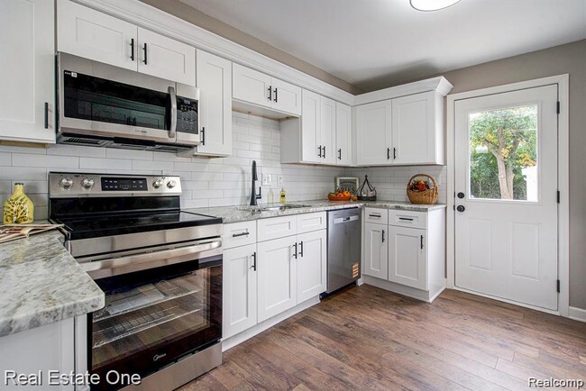 Building Photo - 51275 W Seven Mile Rd