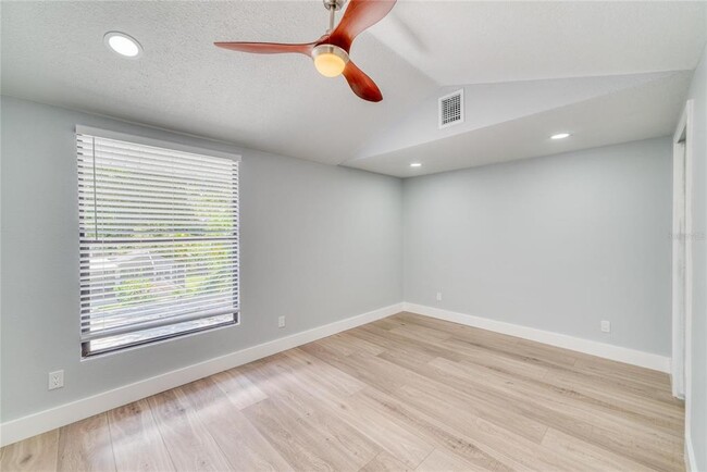 Building Photo - 15722 GardenSide Ln