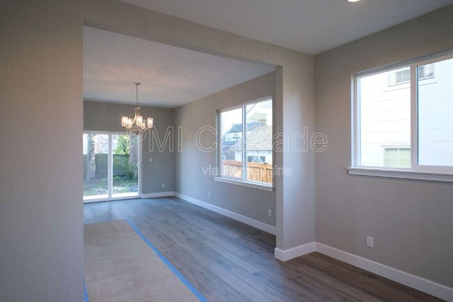 Building Photo - 933 S Sprague Ave