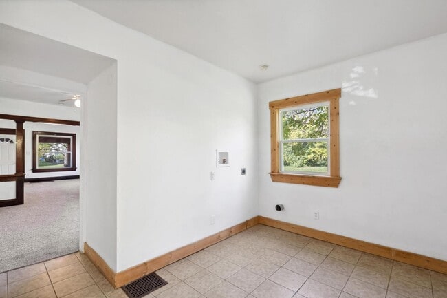 Building Photo - 112-114 Rockwood Ave - 114