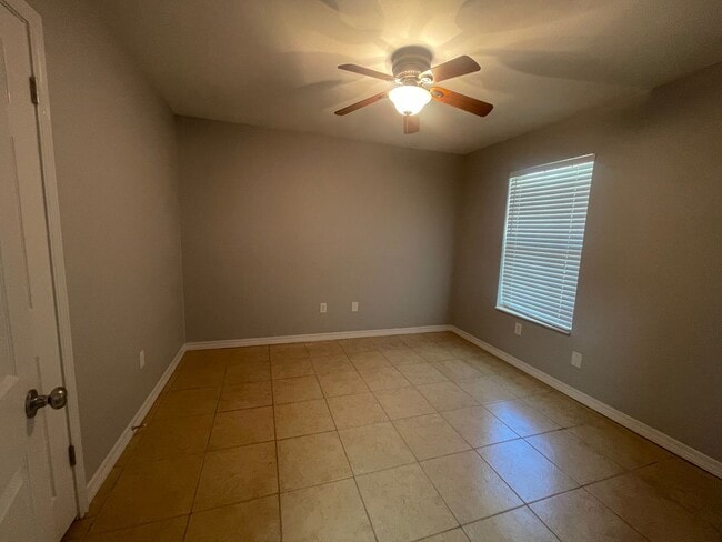 Building Photo - Haughton Beauty with Bonus Room