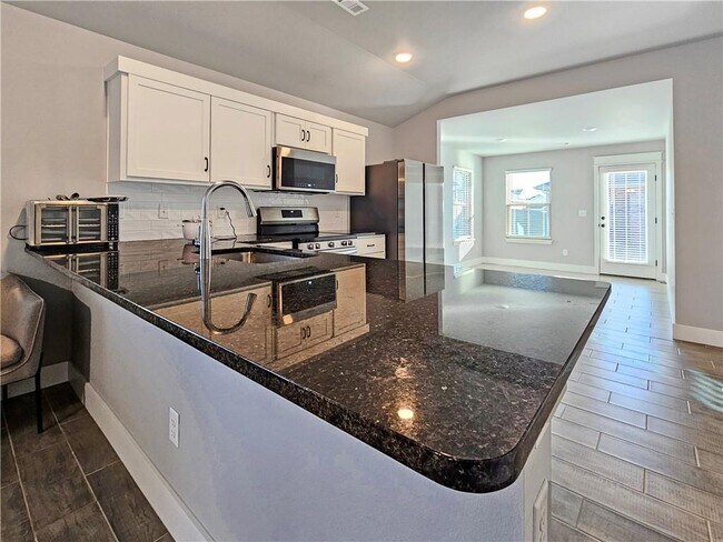 Building Photo - 2091 Bluebonnet Ln