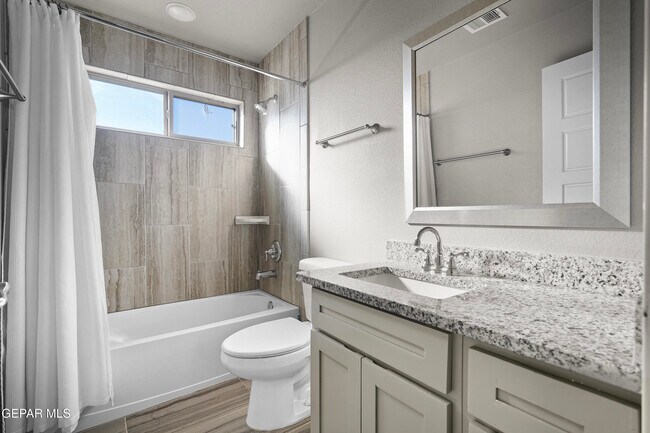 Building Photo - 13900 Villa Vista Ave