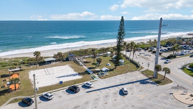 Building Photo - Charming 2/2 Spacious Home with/ 1 Car Garage in St. Cloud Close to the Lakefront Park