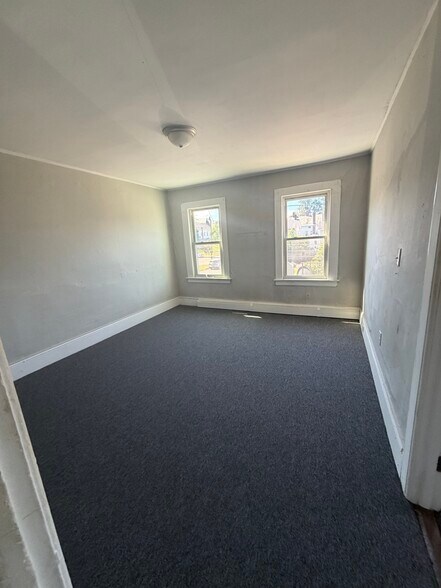 Building Photo - 37 Asnuntuck St