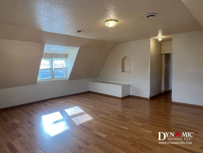 Building Photo - 641 S Dakota Ave