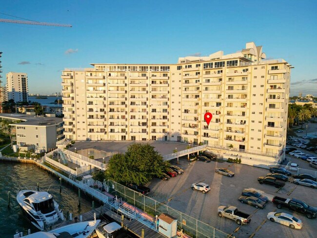 Building Photo - 212 West Dr