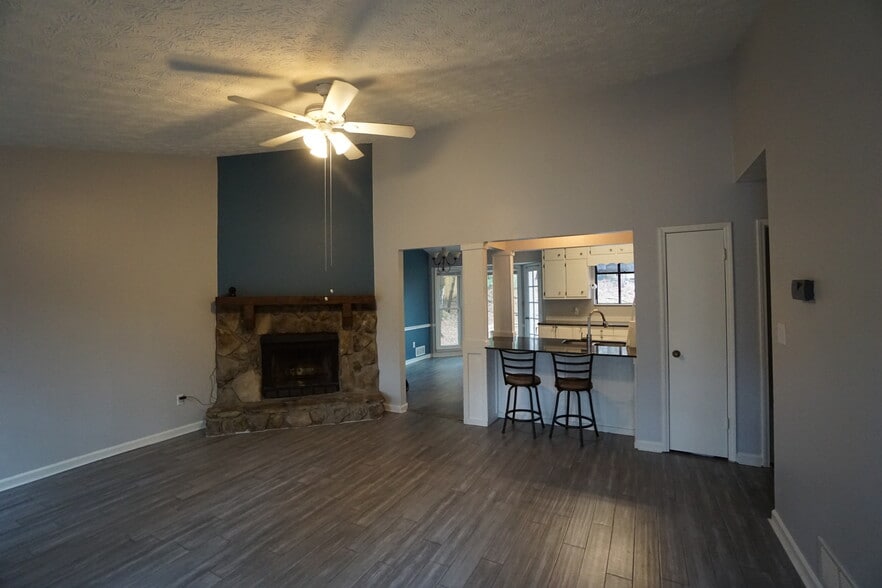 Building Photo - 3904 Dollar Cir