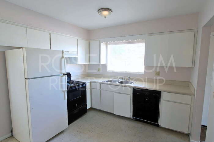 Building Photo - 1000 N Pueblo Dr